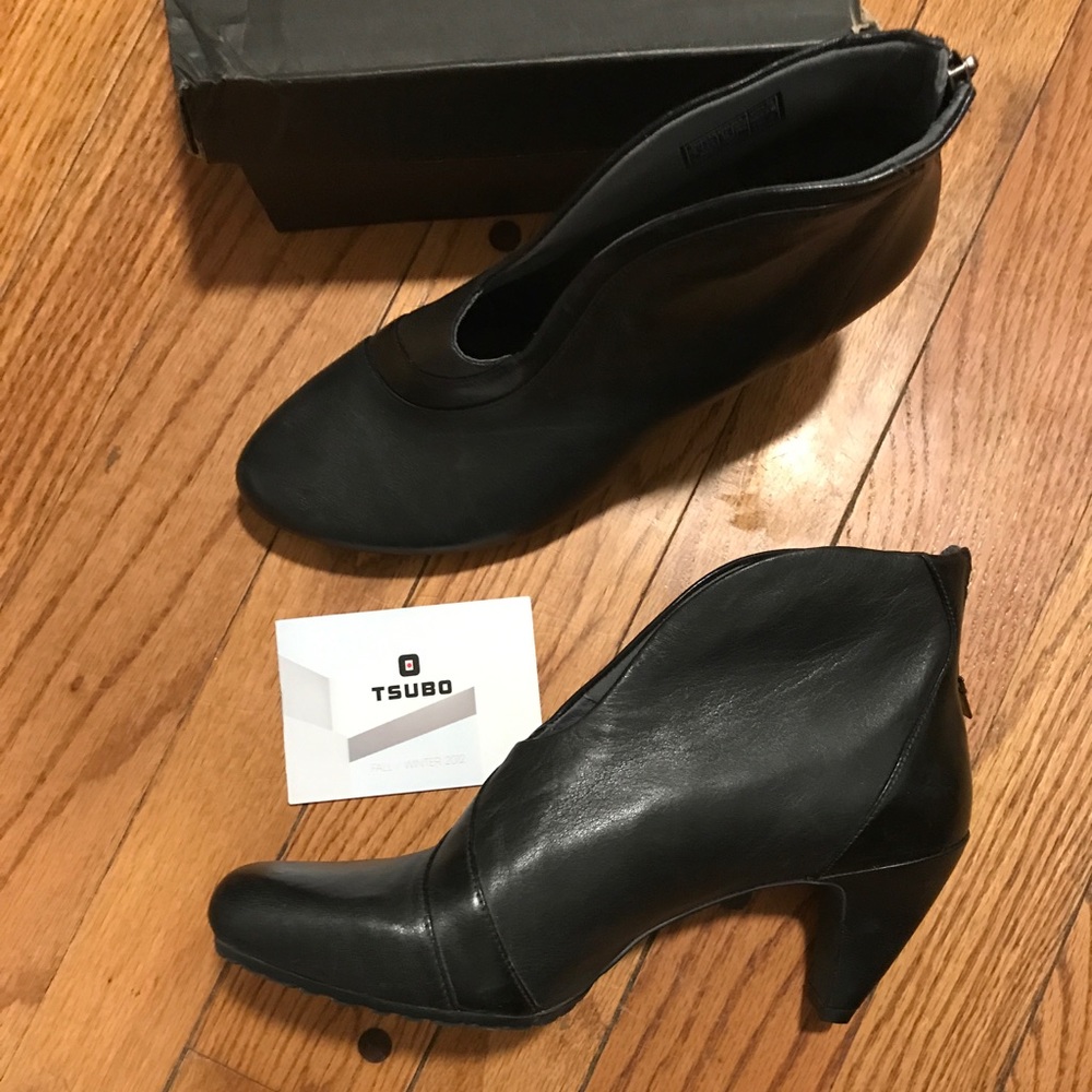 Tsubo black leather ankle boot true size 9
